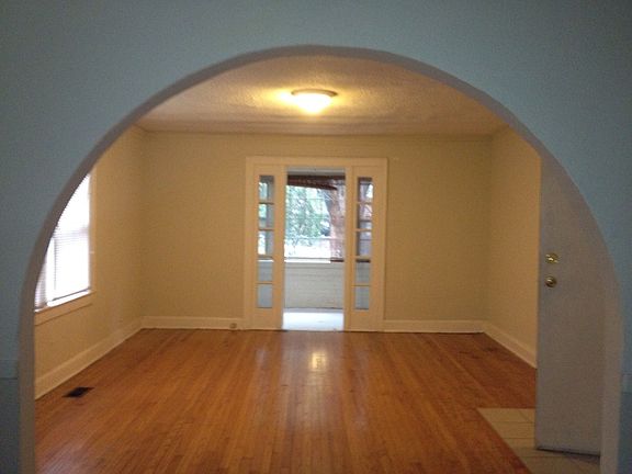 2nd image of 4333 Roanoke Pkwy APT 1S