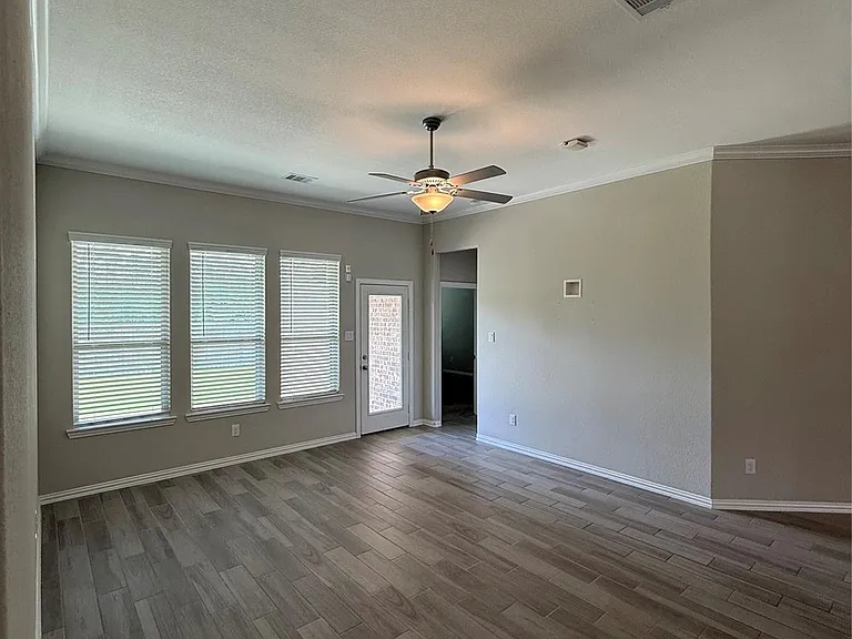 1562 Ancient Oak Ln — Photo 9