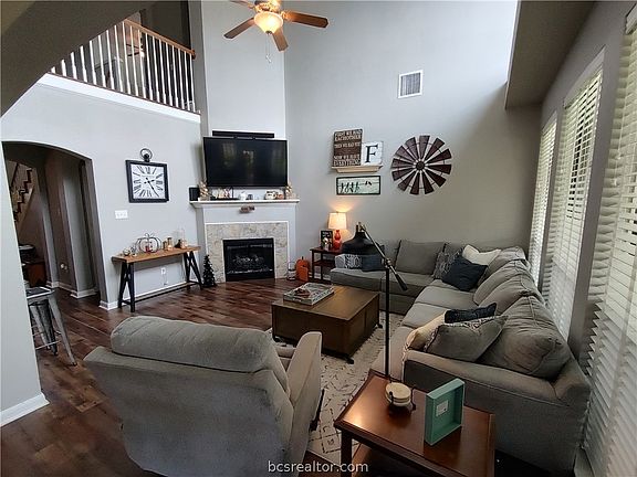 3rd image of 15548 Creek Mdw