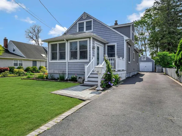 164 Church Avenue, Islip, NY 11751