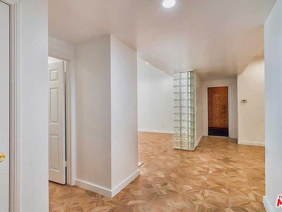 4th image of 324 N Palm Dr Unit 301
