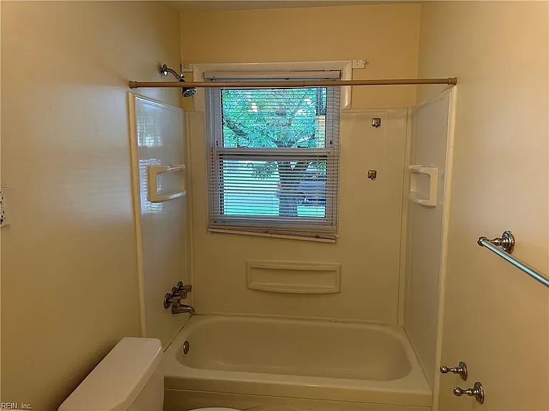 940 Redwood Cir — Photo 7
