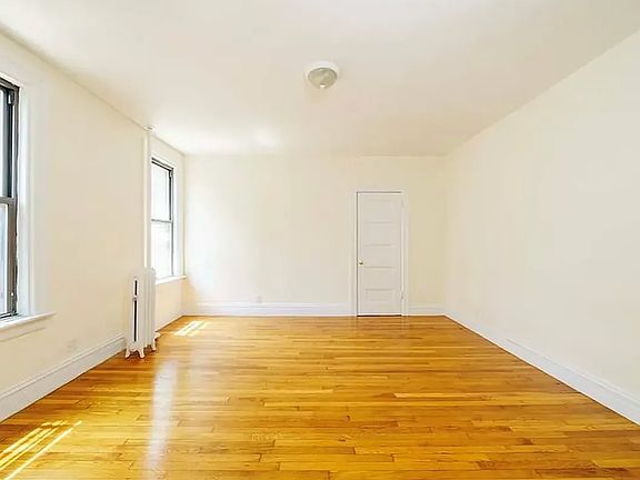 4th image of 201 E 30th St APT 67