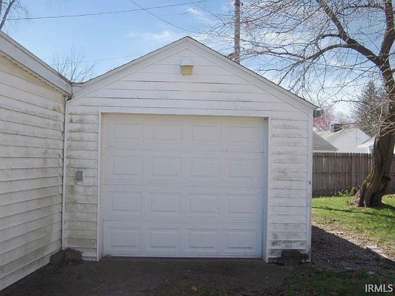 2nd image of 218 E Chippewa Ave