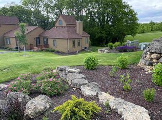 10 Farmstead Dr, Galena, IL 61036