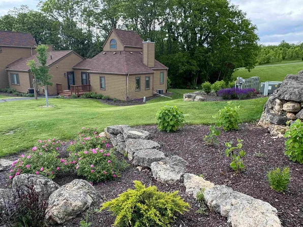 10 Farmstead Dr, Galena, IL 61036