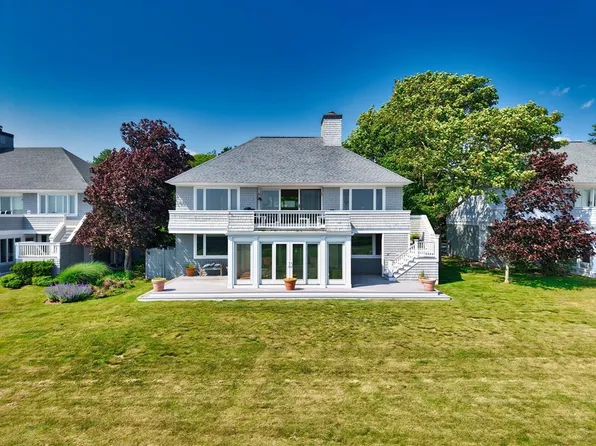 26 N Shore Dr #7, South Dartmouth, MA 02748