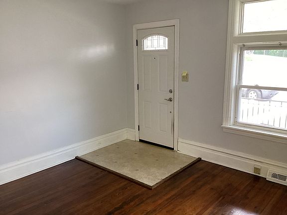 3rd image of 231-233 W 6th St #231