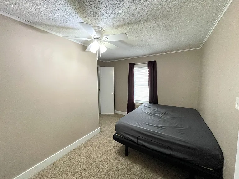 1002 N Grimes St — Photo 12