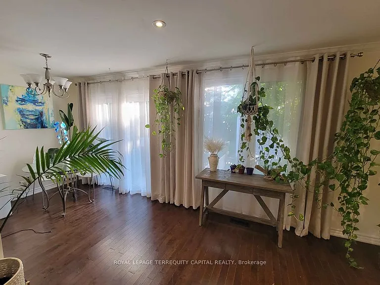 20 Mowat Cres #UPPER — Photo 6