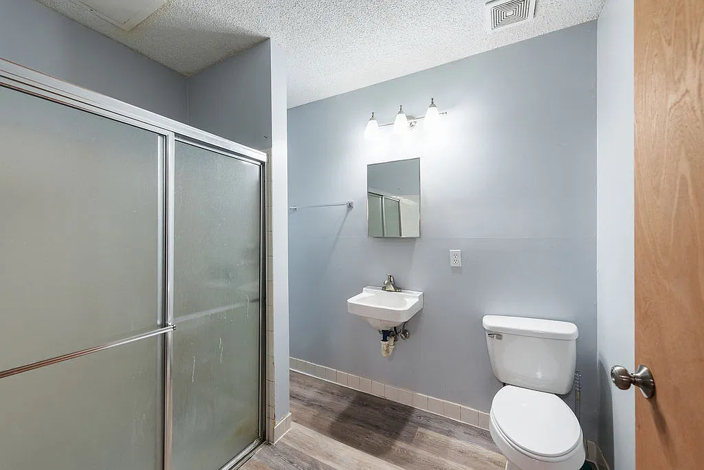 Tall Oaks - KC - Bricktown - 7005-... — Photo 3
