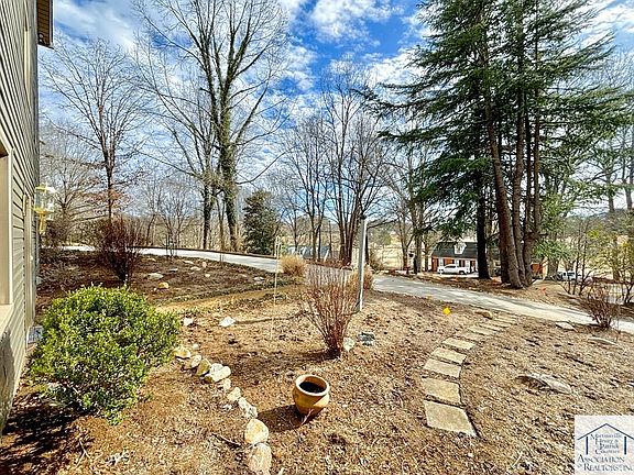 5th image of 1107 Country Club Dr