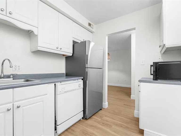 4606 W Gray St #107 — Photo 10