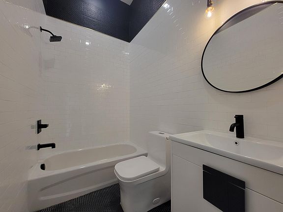 5th image of 174 Van Buren St #B3
