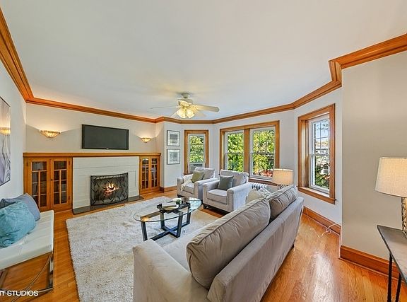 2nd image of 3848 N Richmond St #2N