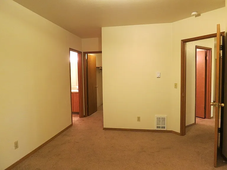 8401 5th Ave NE — Photo 7