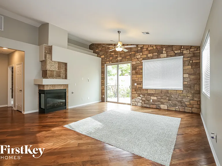 1044 Via Camelia St — Photo 3