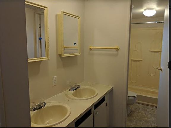 3rd image of 195 Peppermint Dr