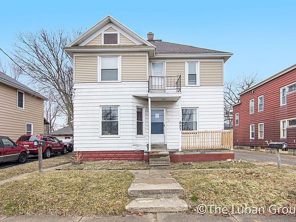 3rd image of 837 Courtney St NW