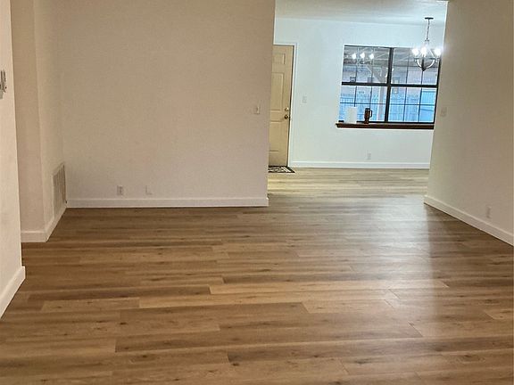 4th image of 1008 E Creek Ave
