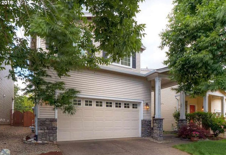 Front of home. 2 car garage, front lawn.