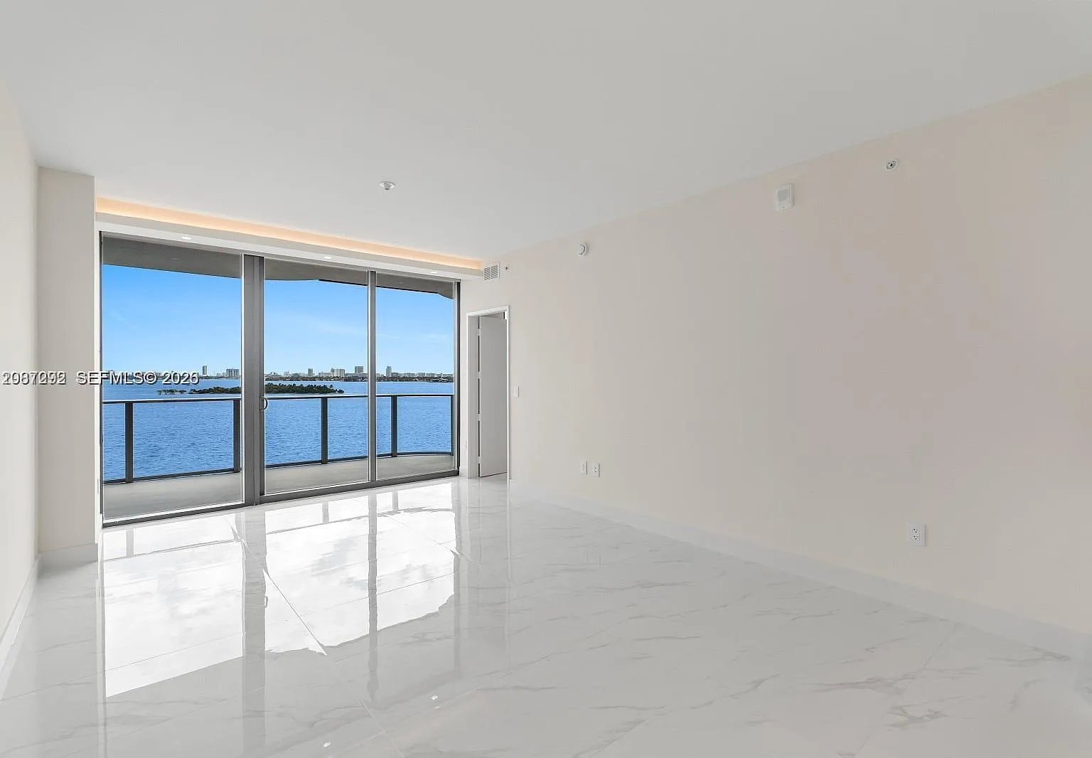 1 bed, 2.0 bath, 1088 sqft, $6,000 — Photo 2