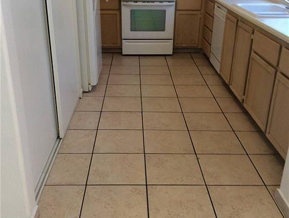 4th image of 5442 Silverheart Ave #0