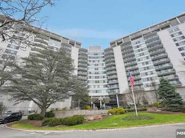 1 Claridge Dr APT 104, Verona, NJ 07044