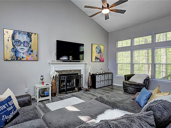 5th image of 710 Pioneer Woods Dr