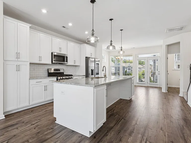 1550 Green Hill St — Photo 9