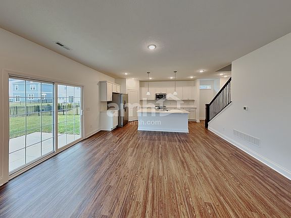 5th image of 741 Castor Ct