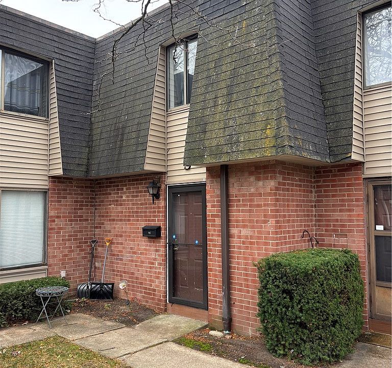 1st image of 216 Moore Rd #4T