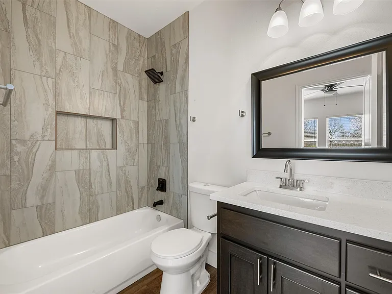 15407 Armstrong Ave — Photo 19