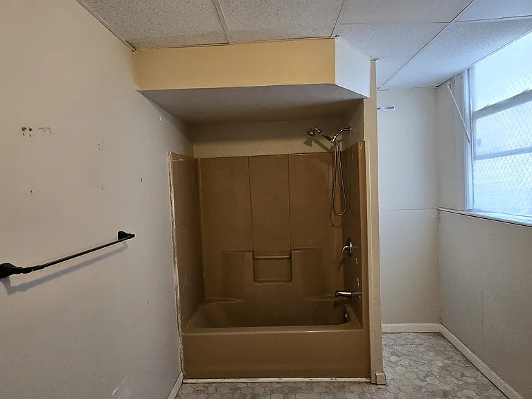 300-302 William St #1 — Photo 14