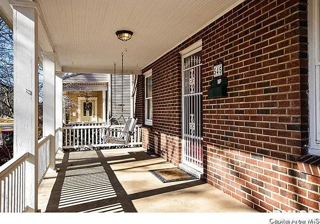 545 Williams St — Photo 2