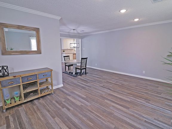 5th image of 102 Darbonne Dr