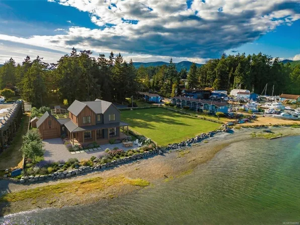 6107 Seabroom Rd, Sooke, BC V9Z 0B8