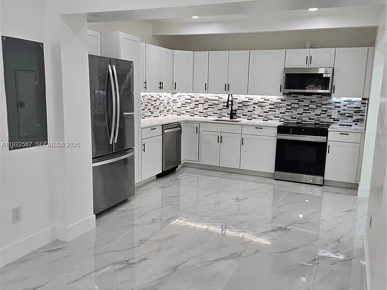 987 NE 145 N — Photo 19