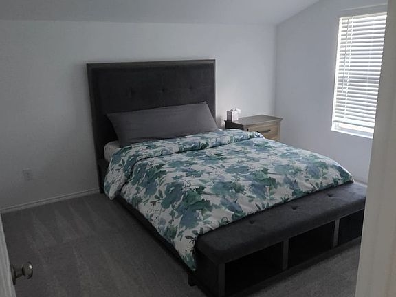3rd image of 925 Poppy Cove Ln