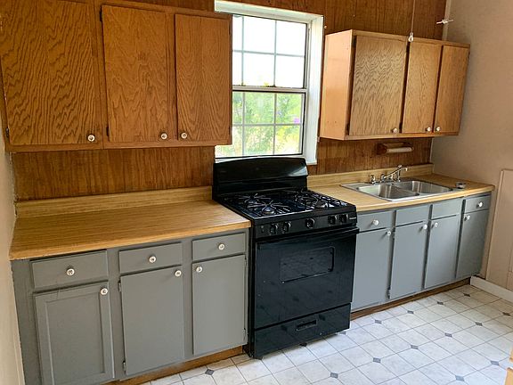 5th image of 616 Olive St