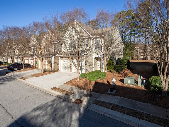 3rd image of 1921 Granville Dr