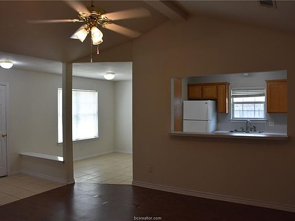 2nd image of 3813-15 Oldenburg Ln
