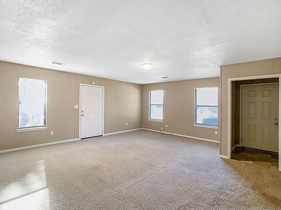 4th image of 2123 Carriage Ln E