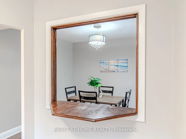 12 Murellen Cres — Photo 7