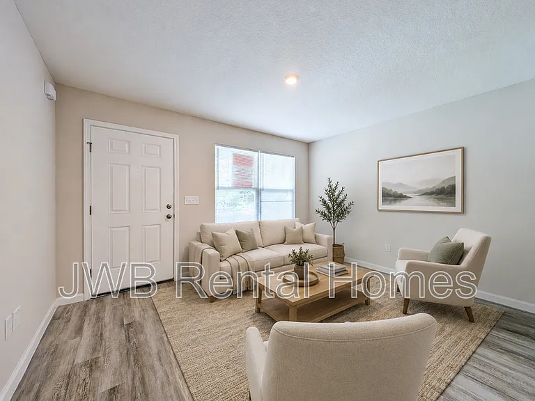 1213 Moat St — Photo 7