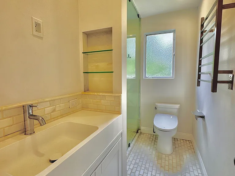 3172 S Barrington Ave #101 — Photo 21