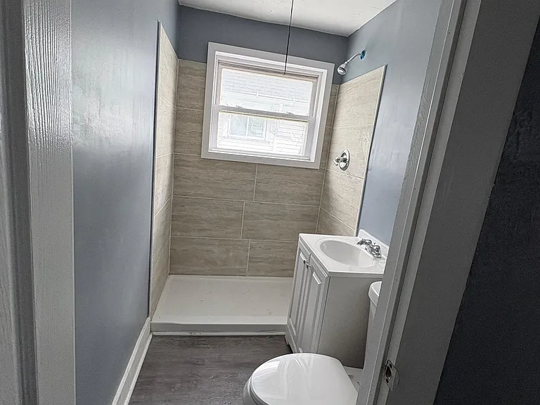 1425 E 81st St #2 — Photo 5