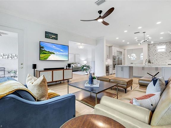 5th image of 9242 Tesoro LN #1-203