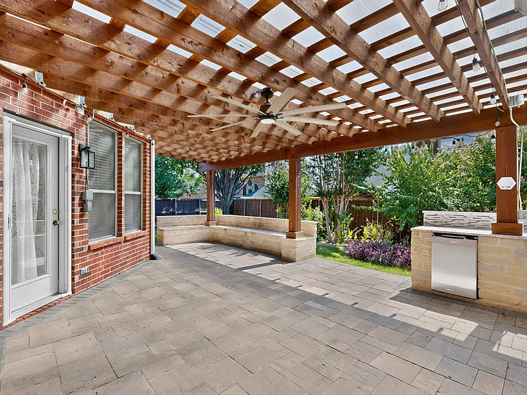 1812 Meadow Ridge Dr — Photo 32
