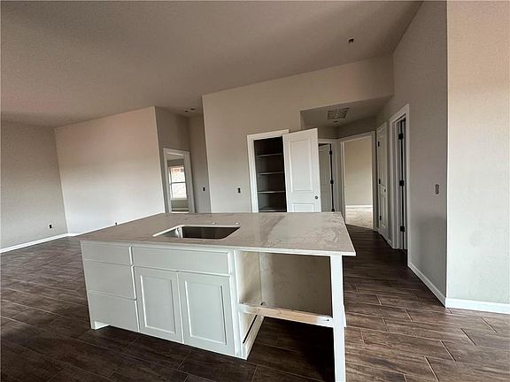 5th image of 4620 Prominence Dr